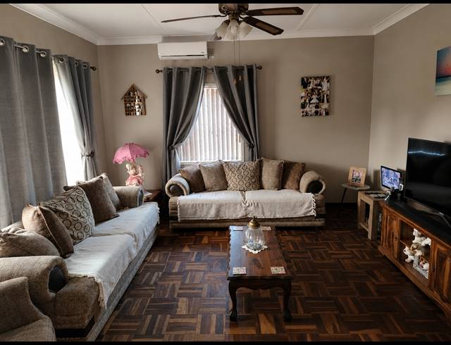 4 BEDROOM HOUSE FOR SALE IN OOS EINDE